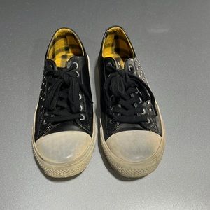 SUPER CUTE Distress Zara boys sneaker!